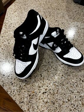 Nike - like new mid-court sneaker -size 4Y